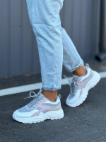 Жіночі кросівки