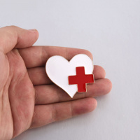 Брошка медична «Серце з медичним хрестиком»