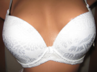 Бюстгальтер Blue Rose білий чашка С із коректором вибитий візерунок