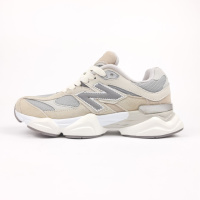 New Balance 9060 бежеві з сірим чорний язик