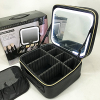 Портативная косметичка органайзер дорожный бьюти кейс с ручкой для переноски зеркалом и LED-подсветкой