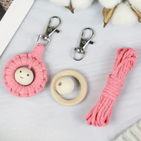Набор макраме для рукоделия для ручной пряжи брелока для ключей или аксессуаров 10х5см,розовый