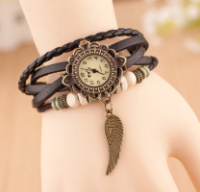 Годинник-браслет з підвіскою Крило чорні