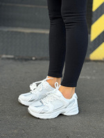 ЖІНОЧІ КРОСІВКИ