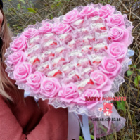 Розкішний рожевий букет із цукерками Rafaello, подарунок для дівчини Рафаелло в формі серця