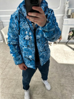 Чоловіча яскрава блакитна тепла куртка з принтом | 7-445