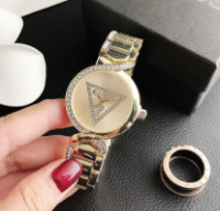 Качественные женские наручные часы браслет Guess, модные и стильные часы-браслет на руку Золото