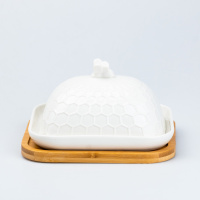 Маслянка керамічна з кришкою 18*16*11 см на підставці