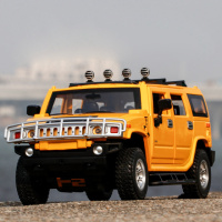 Модель автомобиля Hummer H2 из металла 1:24. Металлическая машинка Хаммер H2 желтая, звук мотора и свет фар