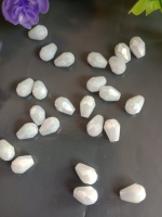 Хрустальные бусины*капля*. Размер 6*8мм. Цвет белый матовый с переливом. Цена указана за 1 шт