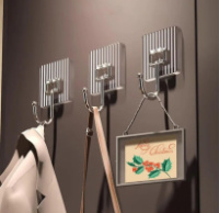 Крючек рифленый обычный на скотче  в ванную без сверления стен. Крепление на липучке