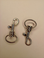 Карабин. Цвет - серебро. Длина - 3 см. Ширина ушка - 1,2×0.6см. Цена указана за 1 шт.