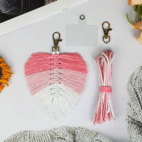 Набор макраме для творчества и ручного вязания брелока для ключей или декора на сумку 10х16см,розовый