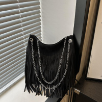 Замшева сумочка на ланцюжку з бахромою 78206A
