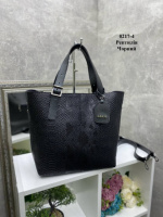 Чорна — з логотипом — стильна якісна сумка з дорогого турецького матеріалу, з тисненням під рептилію