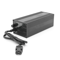 Зарядное устройство для аккумуляторов Li-ion  48V(54.6V), 13S, 15A, регулируемый ток, LCD дисплей