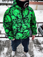 Теплий чоловічий анорак зеленого кольору з черепами | 48-43.7/401