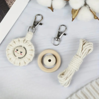 Набор макраме для творчества и ручного вязания брелока для ключей или аксессуаров 10х5см,белый