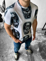 Біла чоловіча приталена зручна футболка з модним принтом