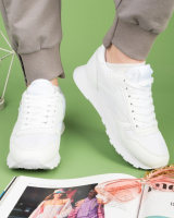 Жіночі білі кросівки на шнурівці