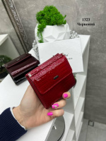 Натуральна шкіра. Червоний - жіночий стильний лаковий мініатюрний гаманець на магніті, у коробці (1323)