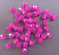 Бусины «квадратные». Размер - 10 мм. Упаковка - 20 грамм (прим. 39  шт) Цвет - малиновый.