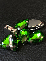 Страз (стекло)  в металлической оправе. Размер - 10×14 мм. Цвет - зелёный