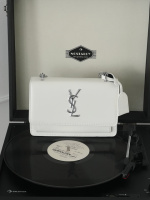 Жіноча сумочка клатч Saint Laurent гладка білий