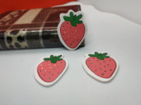 Дерев'яна серединка «клубнічка» Розмір - 4×3 см