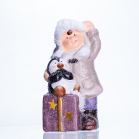 Новогодняя фигурка с подсветкой Девочка с пингвином из фарфора 9×10×19 (см) новогодний декор для дома, квартиры на подарок CR-5-6