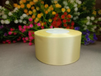 Атласная лента 4 см. Длина рулона 23 м. Цвет молочный