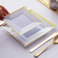 Набор тарелок пластиковых 12 шт квадратные,десертные 16.5 см и обеденные 24 см, с золотистым контуром