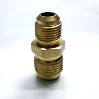 Штуцер з'єднувальний  3/8«-1/2»