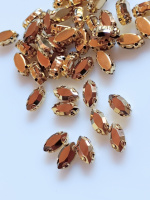 Страз (стекло)  в золотой металлической оправе 2. Размер - 5×10 мм. Цвет-  гальваническое золото. 5 шт