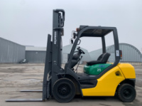 Вилочный погрузчик Komatsu с боковым смещением. Модель: FG25C-15. Год выпуска 2004. Максимальная грузоподъемность 2.5