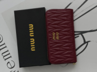 Гаманець Miu Miu стеганий бордовий