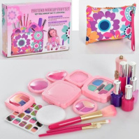 Набір дитячої косметики у косметичці