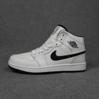 Nike Air Jordan 1 білі з чорним