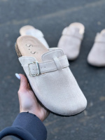 Жіночі кросівки