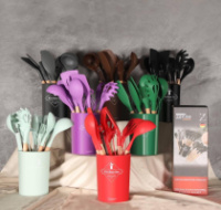 Силиконовый кухонный набор принадлежностей с ведерком 12 предметов. Набор поварешек из силикона ZP-036