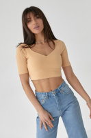 Коротка футболка в рубчик із фігурним декольте — бежевий колір, L (є розміри)