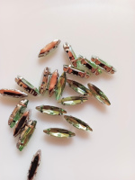 Страз (стекло)  в металлической оправе. Размер - 4×15 мм. Цвет- салатовый 5 шт