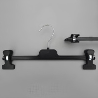 Вішалки, плічка пластмасові для штанів і спідниць чорні, 30 см тремпеля