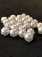 Бусины имитация жемчуга. Размер - 10 мм. Цвет - молочный матовый. Упаковка - 20 грам (прим.39шт)