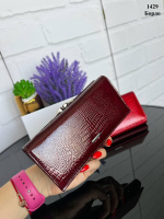 Натуральна лакована шкіра. Бордо - на магнітах - жіночий гаманець з окремим відділенням для монет - 18х9 см (1429)