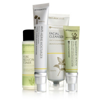 ESSENTIAL SKIN CARE SYSTEM WITH ANTI-AGING MOISTURIZER / «Уход за кожей» Комплект 4 продукта