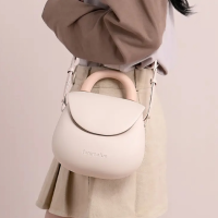 Сумочка силиконовая клатч женский на ремешке с ручками водонепроницаемая сумка Fungoofun на молнии, бежевая