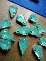 Страз (акрил)  в металлической оправе. Размер - 8×13 мм. Цвет - салатовый.