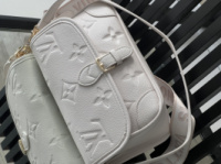 Сумка Louis Vuitton стегана на два ременця білий