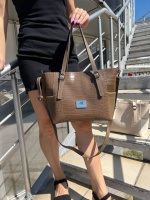 Світлий коричневий — формат А4 - вмістка велика сумка з крокодиловим принтом - добре тримає форму (0483-3)